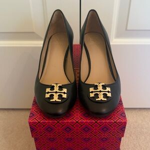Tory Burch Black Pumps with Gold Emblem